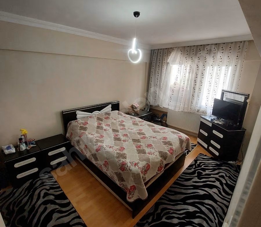 SATILIK Sincan’da 3+1 Yapılı Masrafsız Ara Katta Geniş Daire