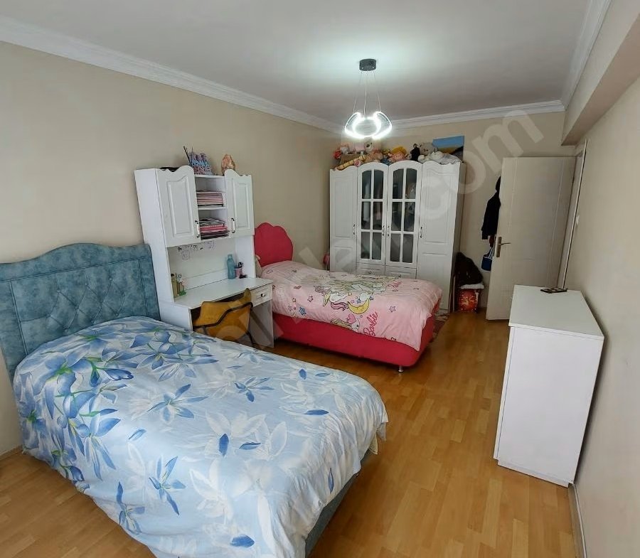SATILIK Sincan’da 3+1 Yapılı Masrafsız Ara Katta Geniş Daire