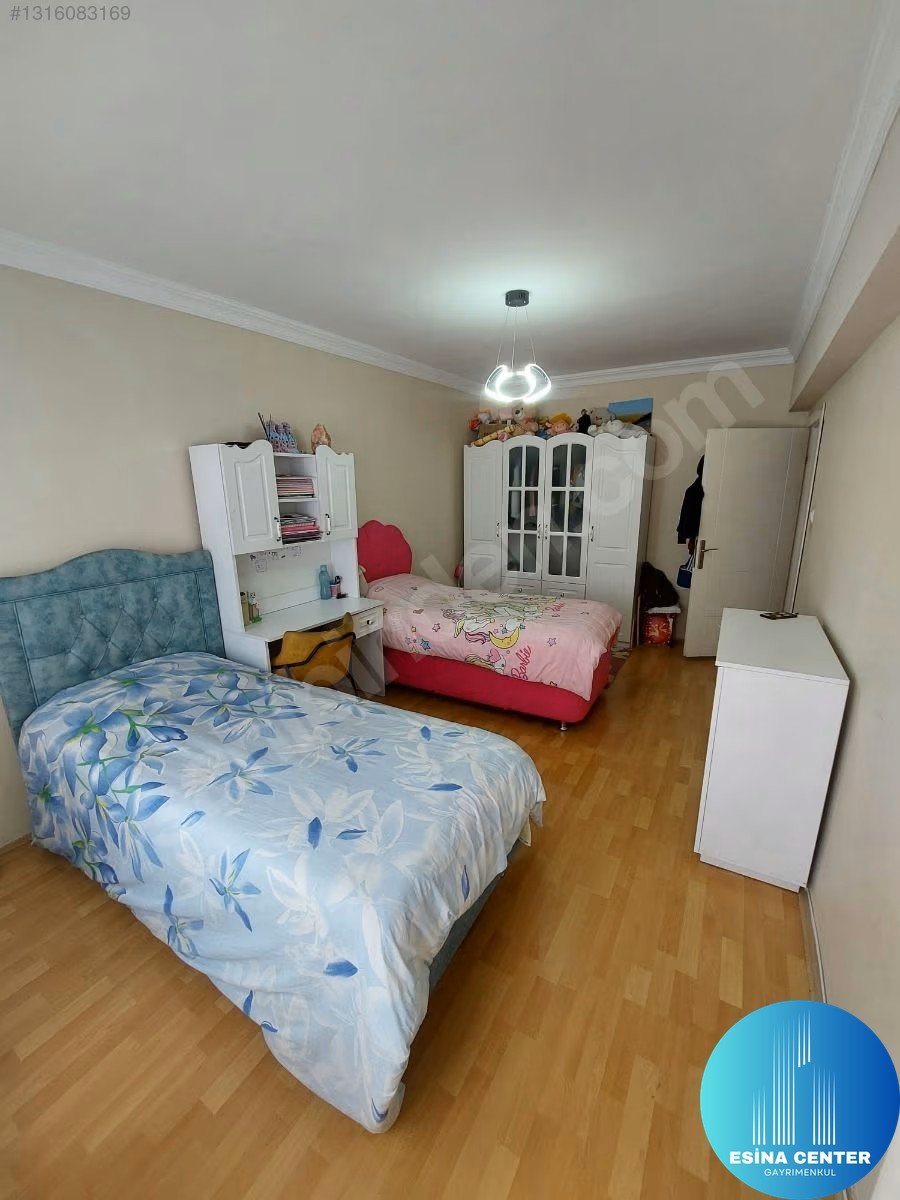 SATILIK Sincan’da 3+1 Yapılı Masrafsız Ara Katta Geniş Daire