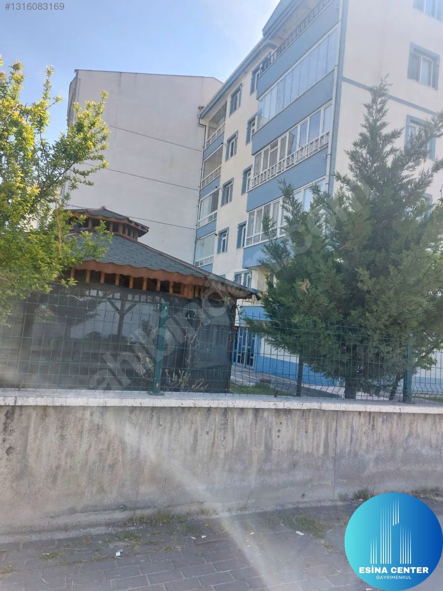 SATILIK Sincan’da 3+1 Yapılı Masrafsız Ara Katta Geniş Daire