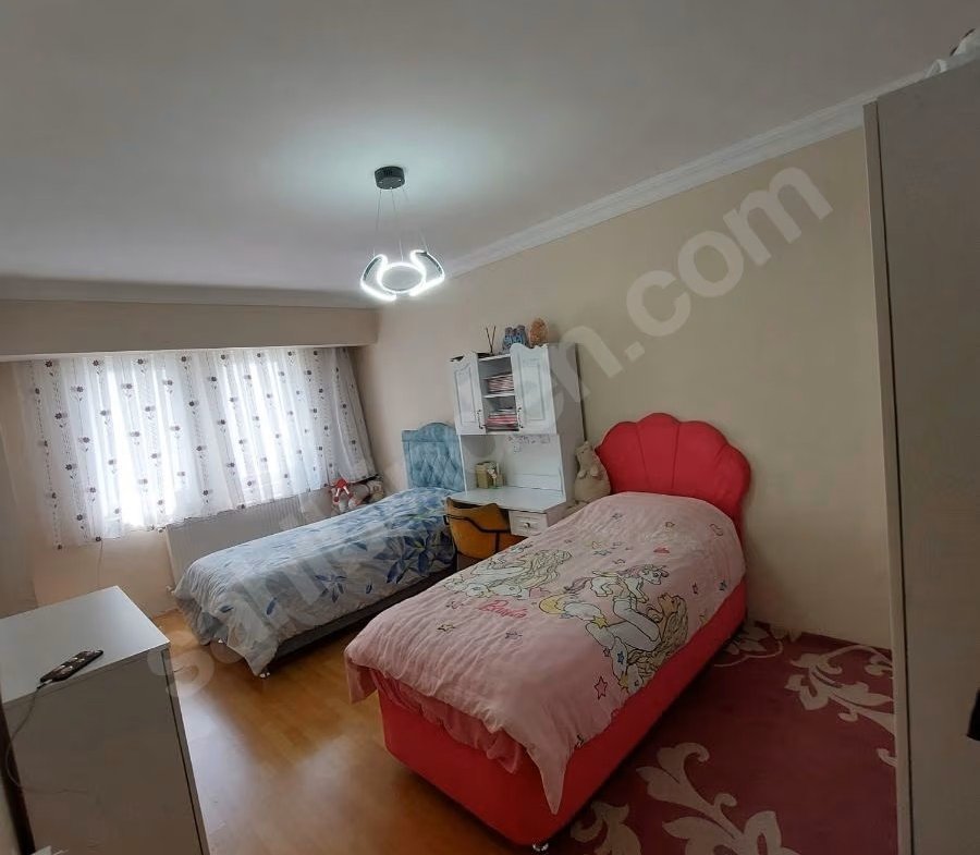 SATILIK Sincan’da 3+1 Yapılı Masrafsız Ara Katta Geniş Daire