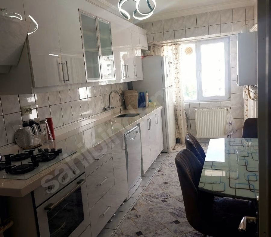 SATILIK Sincan’da 3+1 Yapılı Masrafsız Ara Katta Geniş Daire