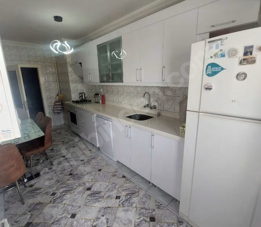 SATILIK Sincan’da 3+1 Yapılı Masrafsız Ara Katta Geniş Daire